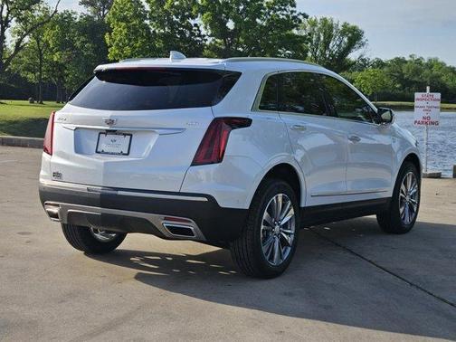Crystal White Tricoat 2026 Cadillac XT5 Premium Luxury