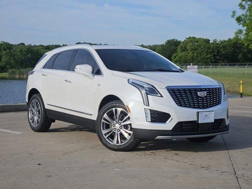 Crystal White Tricoat 2026 Cadillac XT5 Premium Luxury