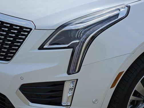 Crystal White Tricoat 2026 Cadillac XT5 Premium Luxury