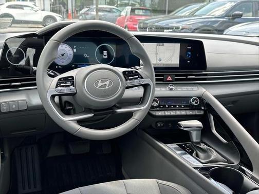 2025 Hyundai ELANTRA SEL