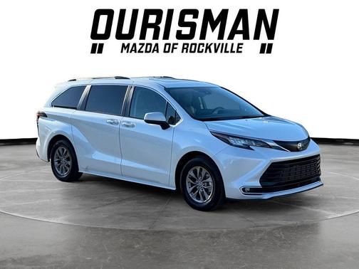 2023 Toyota Sienna XLE