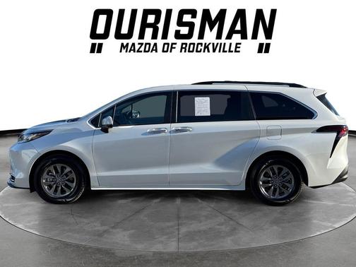 2023 Toyota Sienna XLE