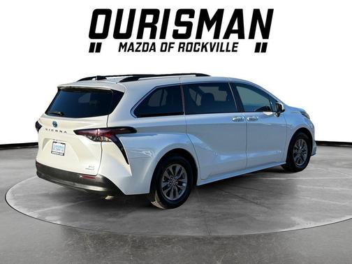 2023 Toyota Sienna XLE