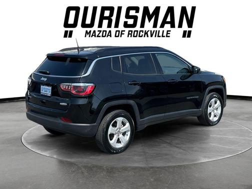 Diamond Black Crystal Pearlcoat 2019 Jeep Compass Latitude