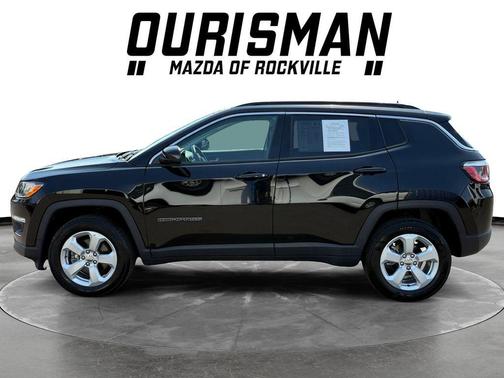 Diamond Black Crystal Pearlcoat 2019 Jeep Compass Latitude