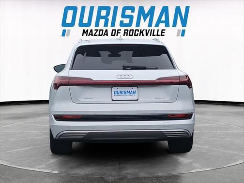 2022 Audi e-tron Premium Plus