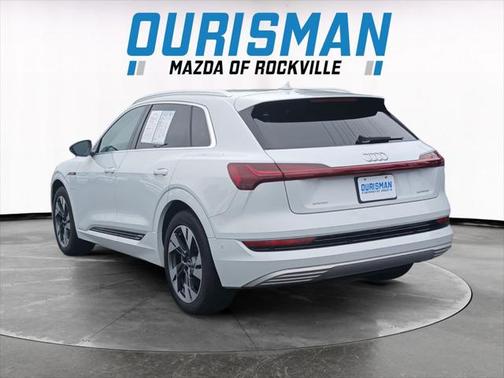2022 Audi e-tron Premium Plus