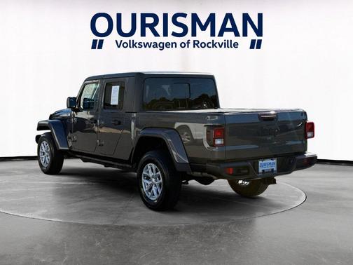 Granite Crystal Metallic Clearcoat 2023 Jeep Gladiator Sport S