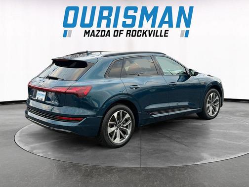 2021 Audi e-tron Premium Plus