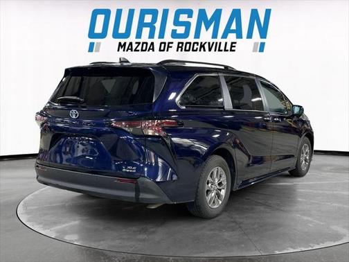 2023 Toyota Sienna XLE 7 Passenger