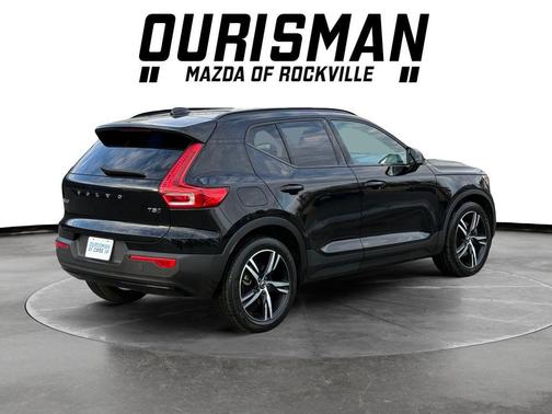 Black 2022 Volvo XC40 T5 R-Design