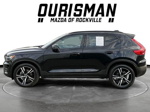 Black 2022 Volvo XC40 T5 R-Design
