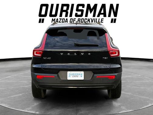 Black 2022 Volvo XC40 T5 R-Design