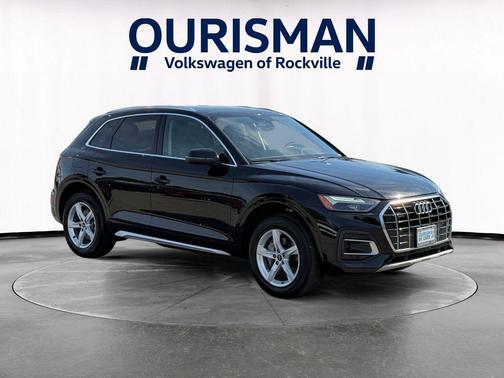 Mythos Black Metallic 2023 Audi Q5 40 Premium