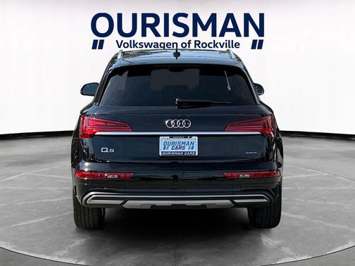 Mythos Black Metallic 2023 Audi Q5 40 Premium