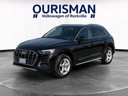 Mythos Black Metallic 2023 Audi Q5 40 Premium