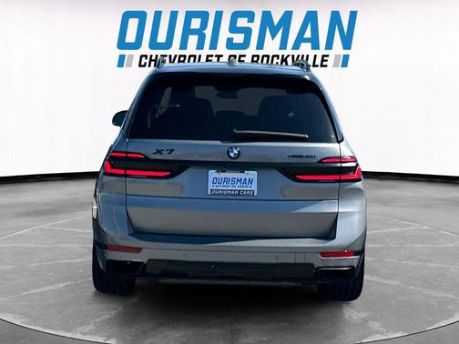 Gray Metallic 2024 BMW X7 xDrive40i