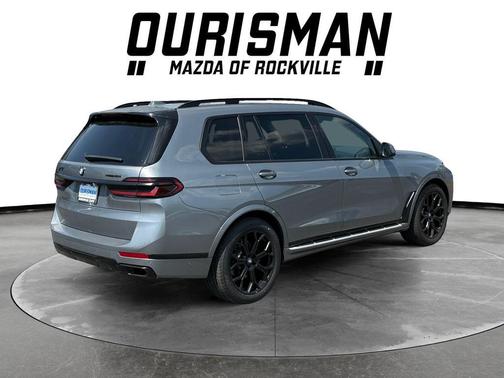 Gray Metallic 2024 BMW X7 xDrive40i