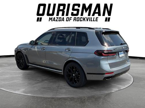 Gray Metallic 2024 BMW X7 xDrive40i