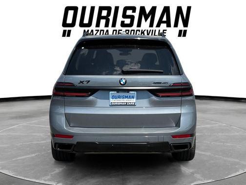 Gray Metallic 2024 BMW X7 xDrive40i