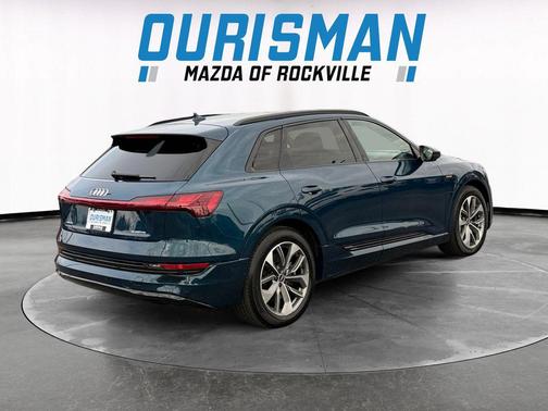 2021 Audi e-tron Premium Plus