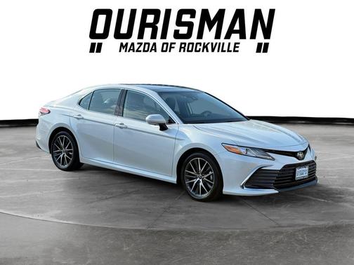 Pearl 2023 Toyota Camry XLE