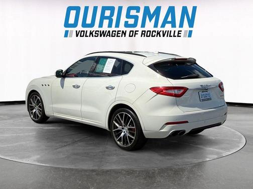 Bianco 2017 Maserati Levante S