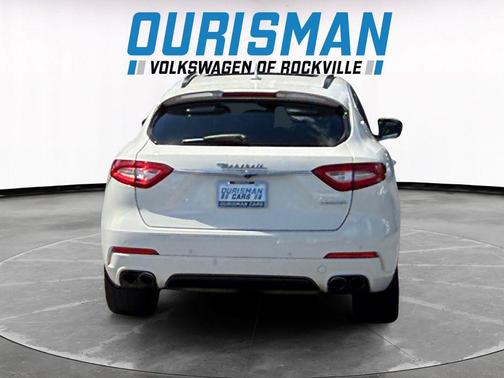 Bianco 2017 Maserati Levante S