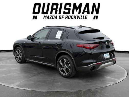 Vulcano Black Metallic 2022 Alfa Romeo Stelvio Ti