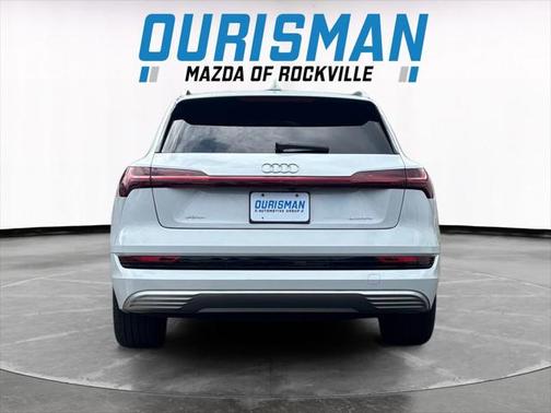 2022 Audi e-tron Premium Plus