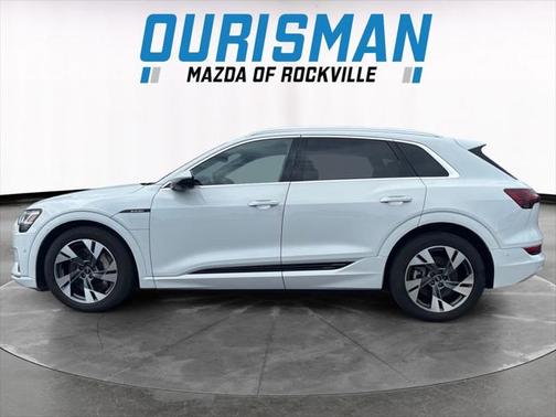 2022 Audi e-tron Premium Plus