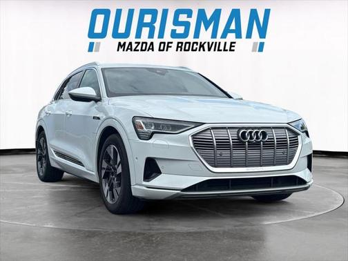 2022 Audi e-tron Premium Plus