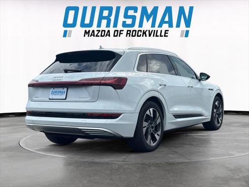 2022 Audi e-tron Premium Plus