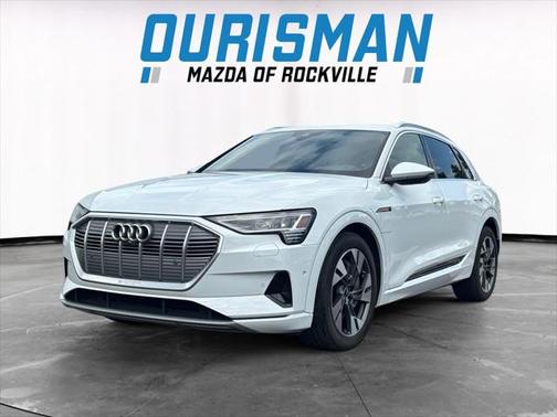 2022 Audi e-tron Premium Plus