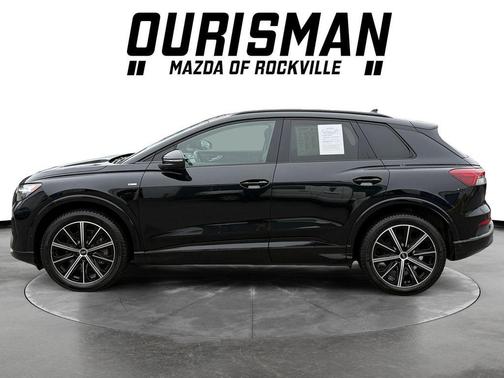 Mythos Black Metallic 2022 Audi e-tron Premium Plus