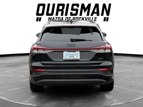 Mythos Black Metallic 2022 Audi e-tron Premium Plus