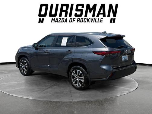 Magnetic Gray Metallic 2023 Toyota Highlander XLE