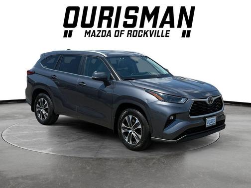Magnetic Gray Metallic 2023 Toyota Highlander XLE