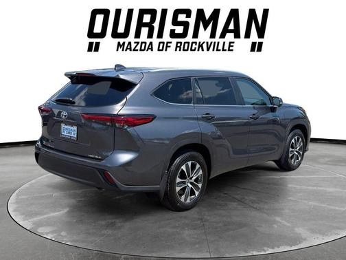 Magnetic Gray Metallic 2023 Toyota Highlander XLE
