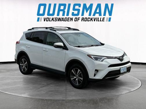 Super White 2018 Toyota RAV4 XLE