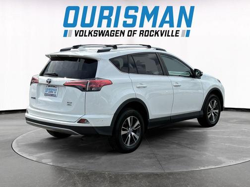 Super White 2018 Toyota RAV4 XLE