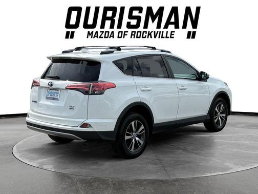 Super White 2018 Toyota RAV4 XLE
