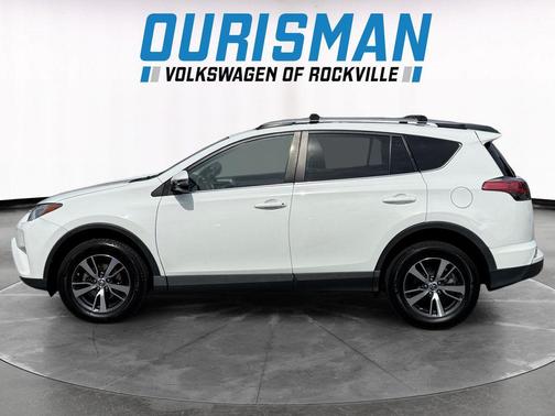 Super White 2018 Toyota RAV4 XLE