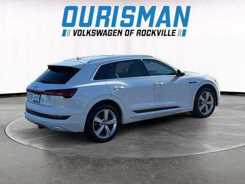 2019 Audi e-tron Premium Plus