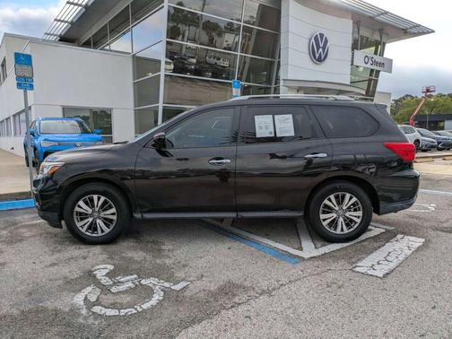 Magnetic Black Pearl 2020 Nissan Pathfinder SV