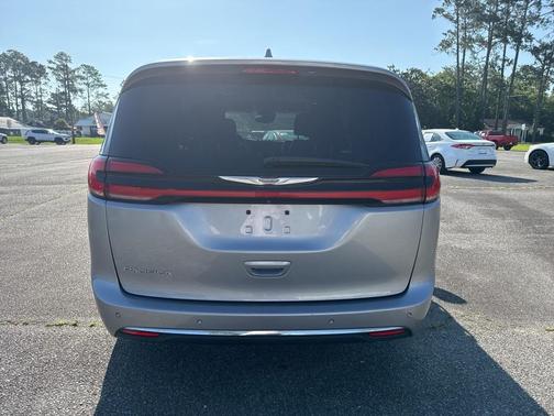 2021 Chrysler Pacifica Touring-L