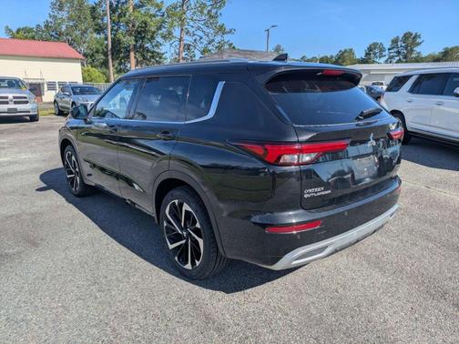 Black 2022 Mitsubishi Outlander SEL