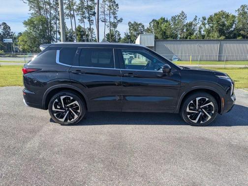 Black 2022 Mitsubishi Outlander SEL