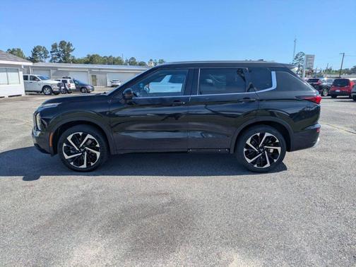 Black 2022 Mitsubishi Outlander SEL