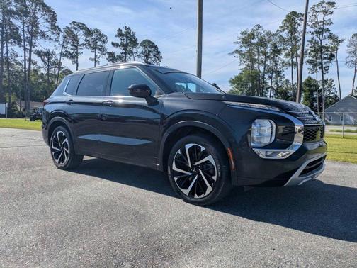 Black 2022 Mitsubishi Outlander SEL
